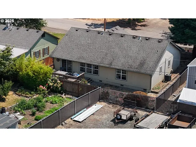 $325,000 | 120 Southeast Edwards Street, Winston, OR 97496