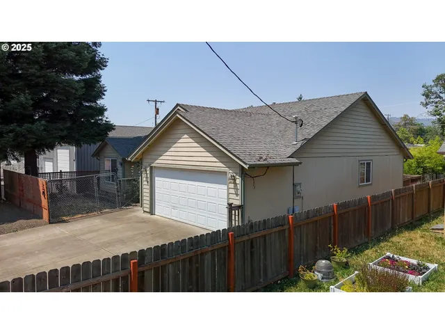 $325,000 | 120 Southeast Edwards Street, Winston, OR 97496