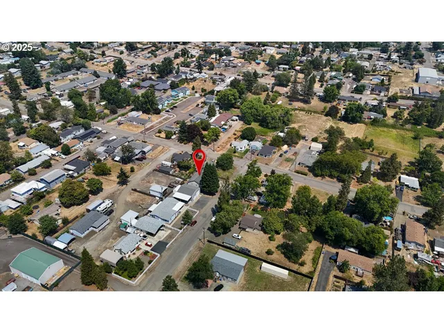 $325,000 | 120 Southeast Edwards Street, Winston, OR 97496