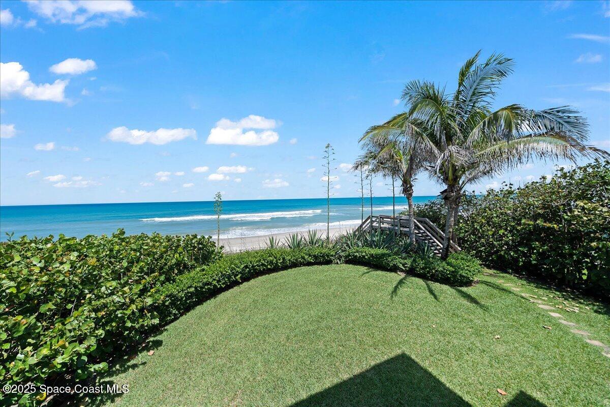 5525 Jimmy Buffett Mem Highway Melbourne Beach, FL 32951 - Photo 5 of 56 a view of a city