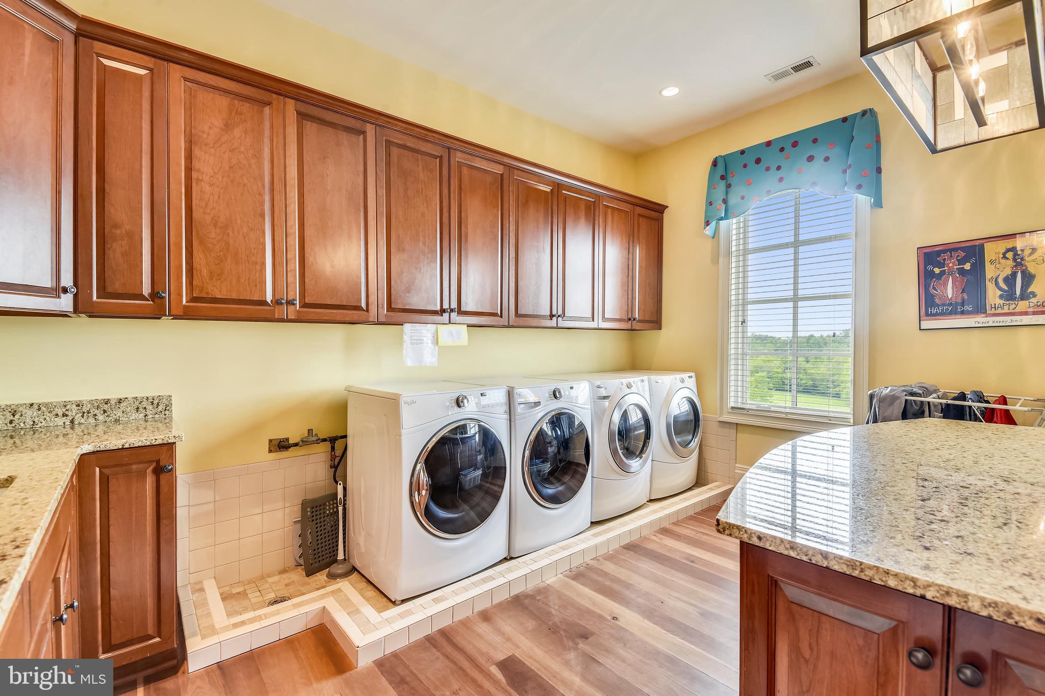 14416 Loyalty Road Leesburg, VA 20176 - Photo 42 of 61 Laundry room w/cabinetry on 3 sides, island