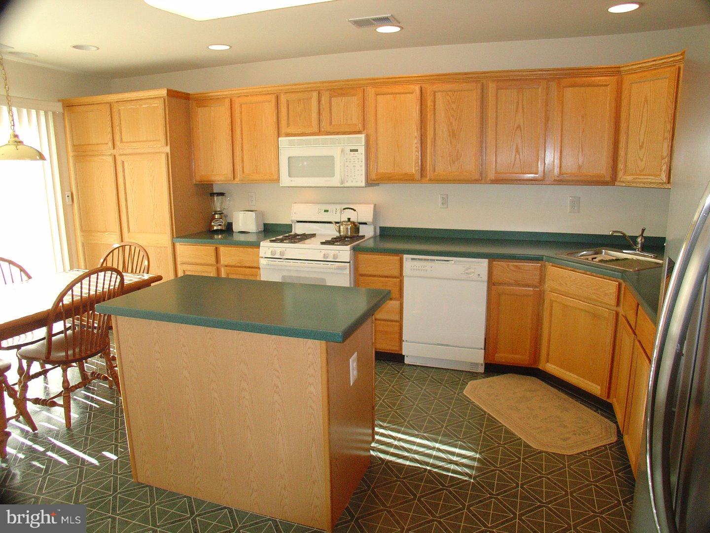 355 Watkins Road Pennington, NJ 08534 - Photo 8 of 20