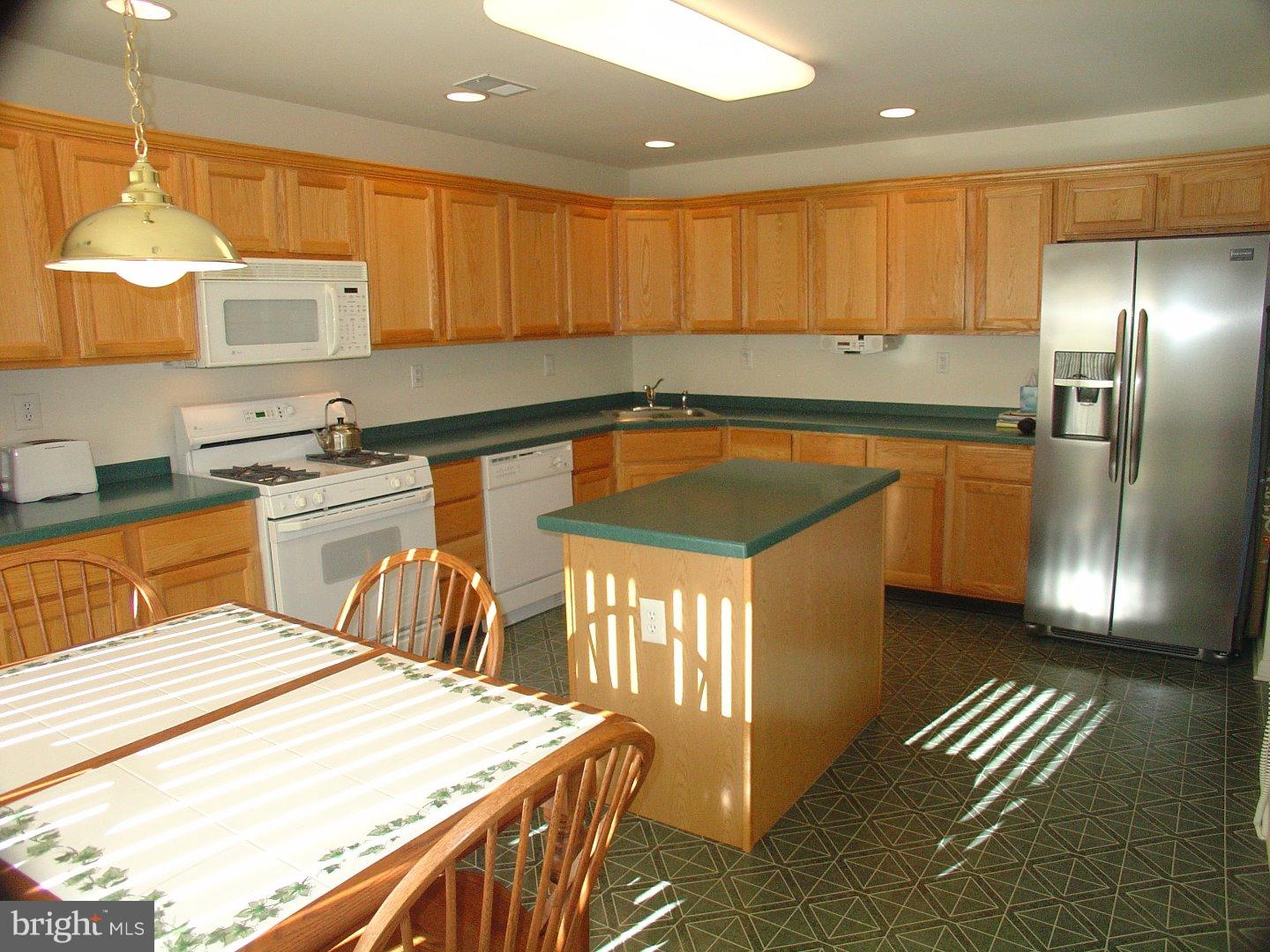 355 Watkins Road Pennington, NJ 08534 - Photo 9 of 20