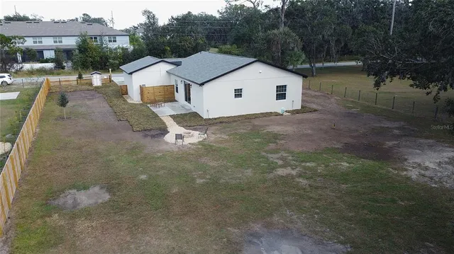 a view of a yard with a tree