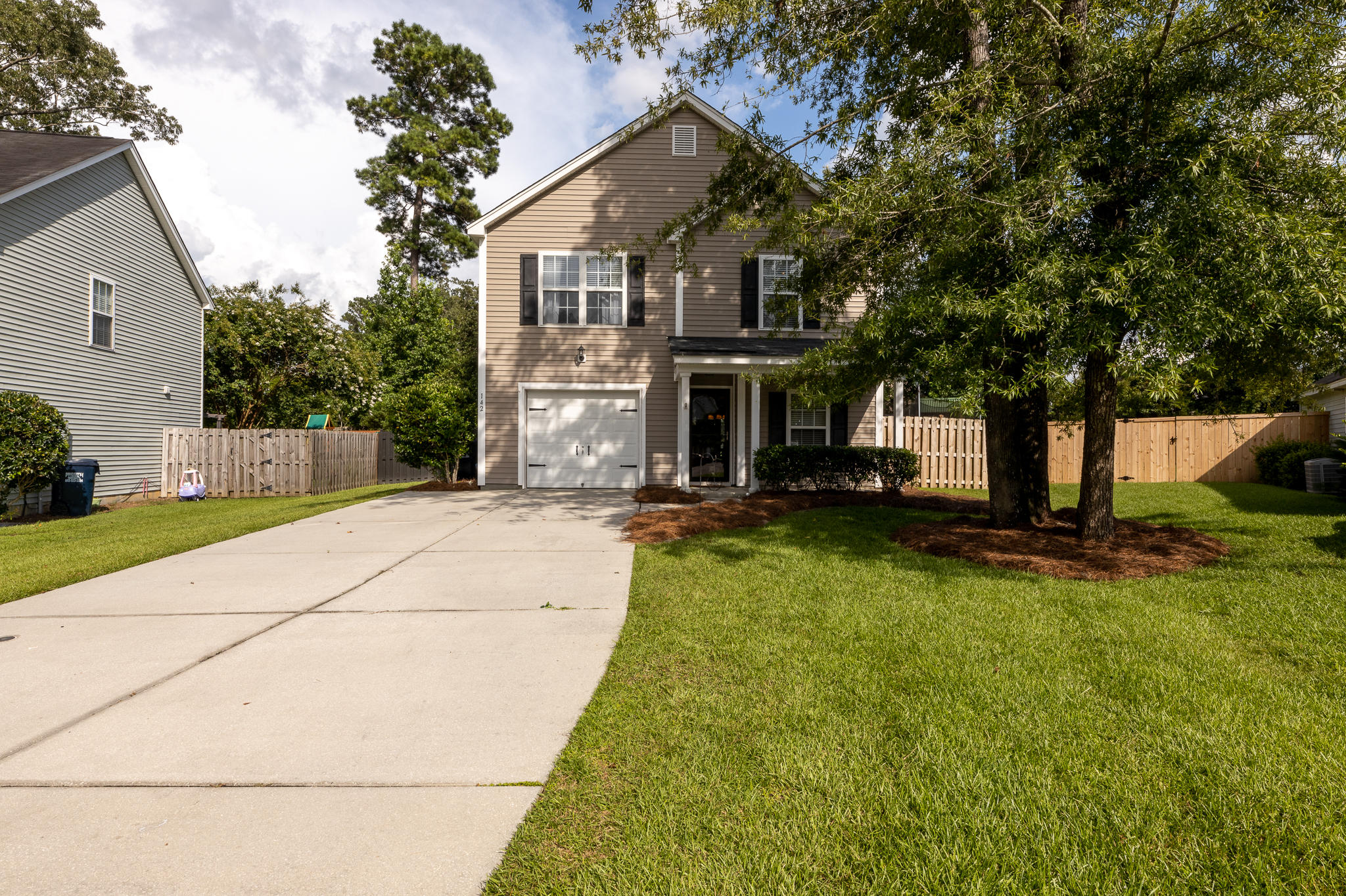 142 Malibu Road Summerville, SC 29483 - Photo 1 of 22 142 Malibu Dr EXT (2 of 14)