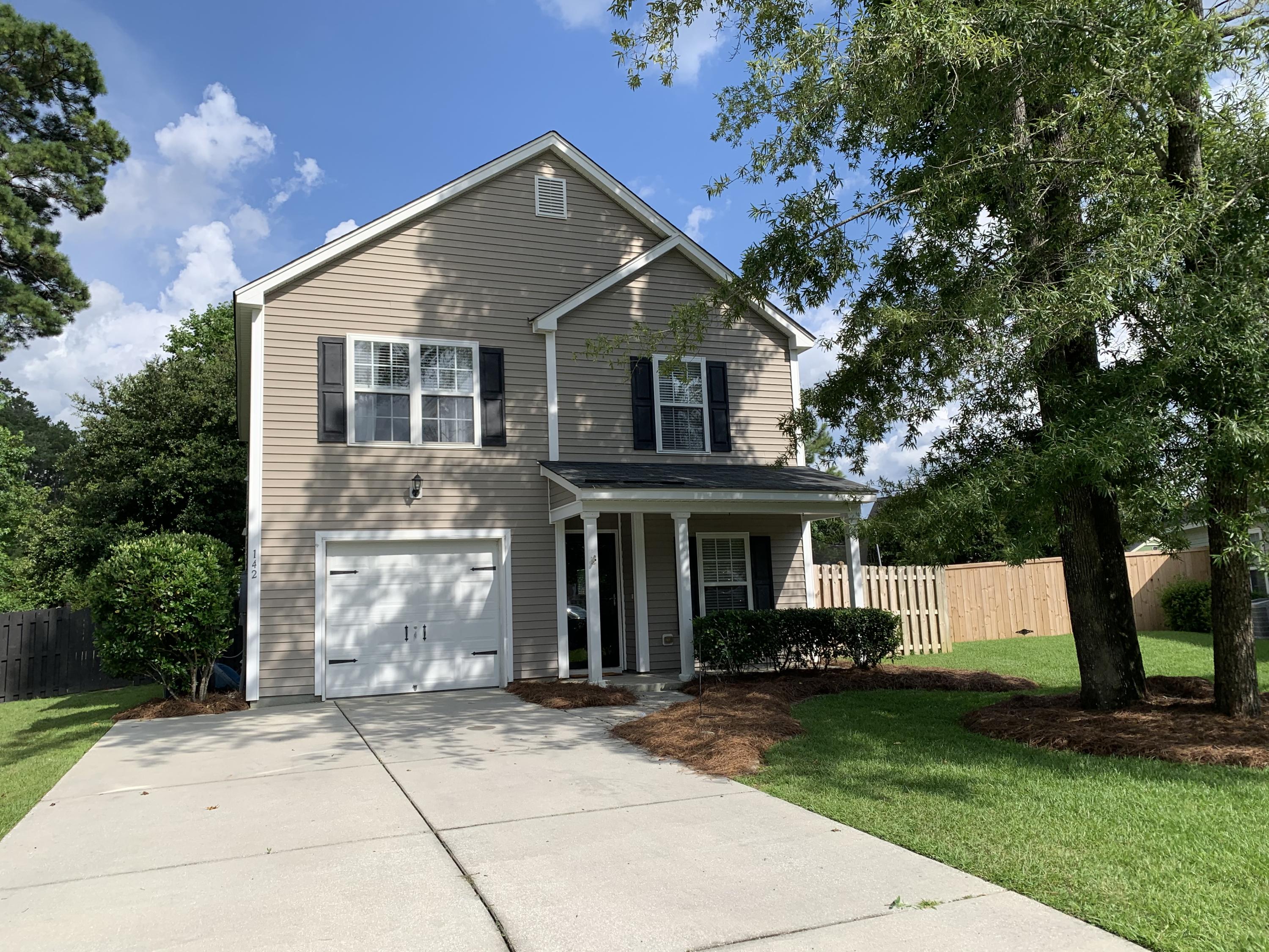 142 Malibu Road Summerville, SC 29483 - Photo 2 of 22 IMG_2913