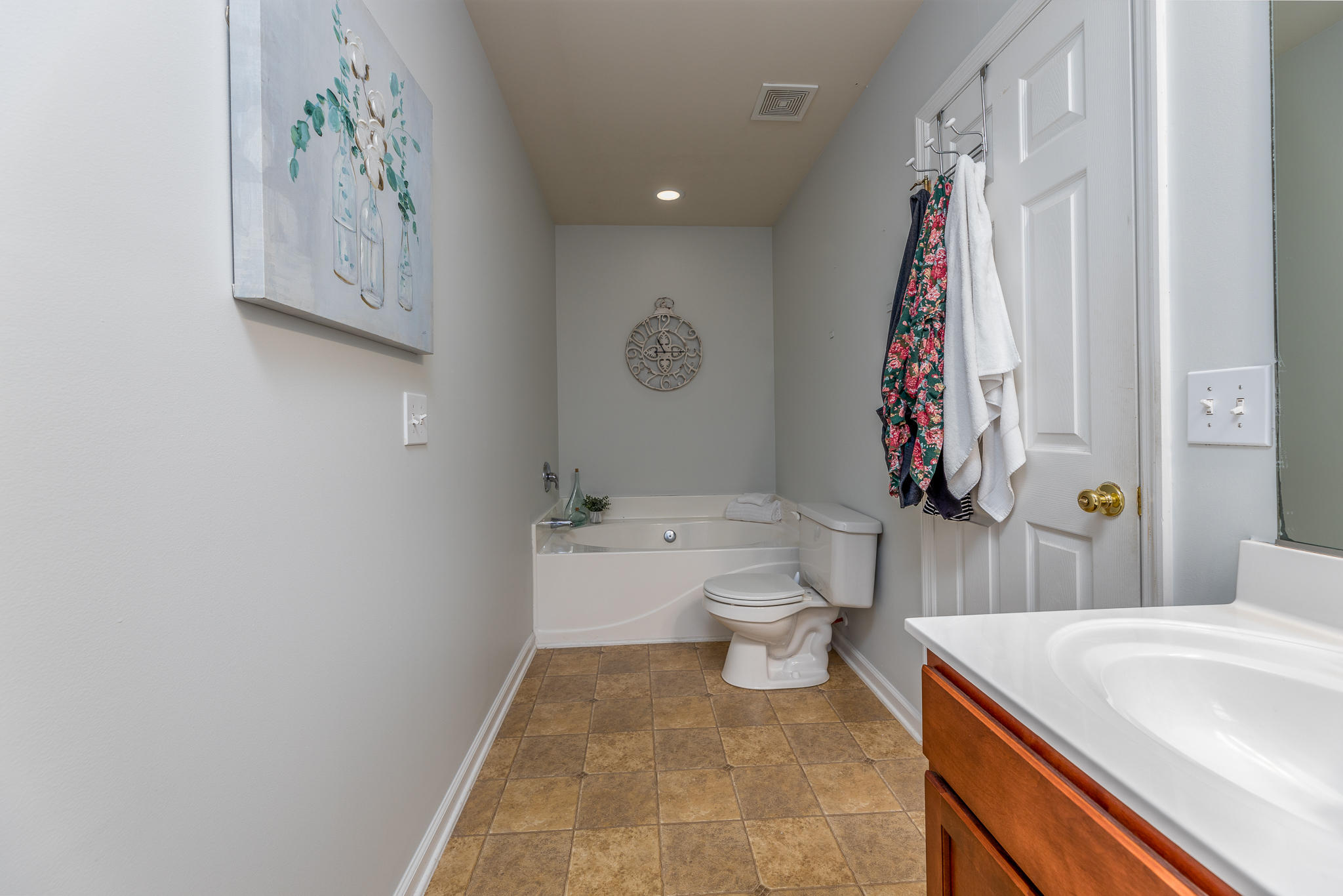 142 Malibu Road Summerville, SC 29483 - Photo 20 of 22 142 Malibu Dr INT (14 of 16)