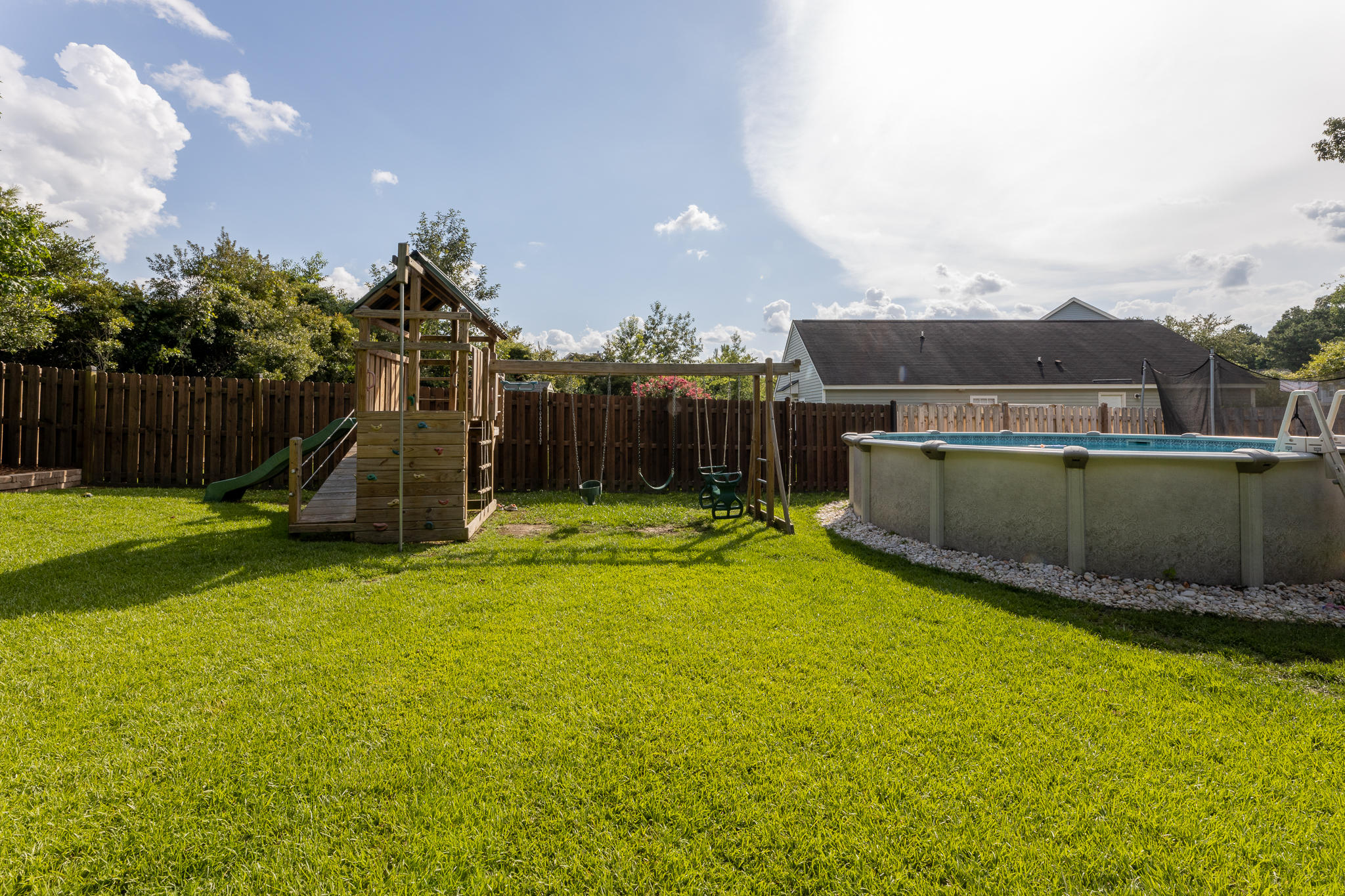 142 Malibu Road Summerville, SC 29483 - Photo 5 of 22 142 Malibu Dr EXT (8 of 14)