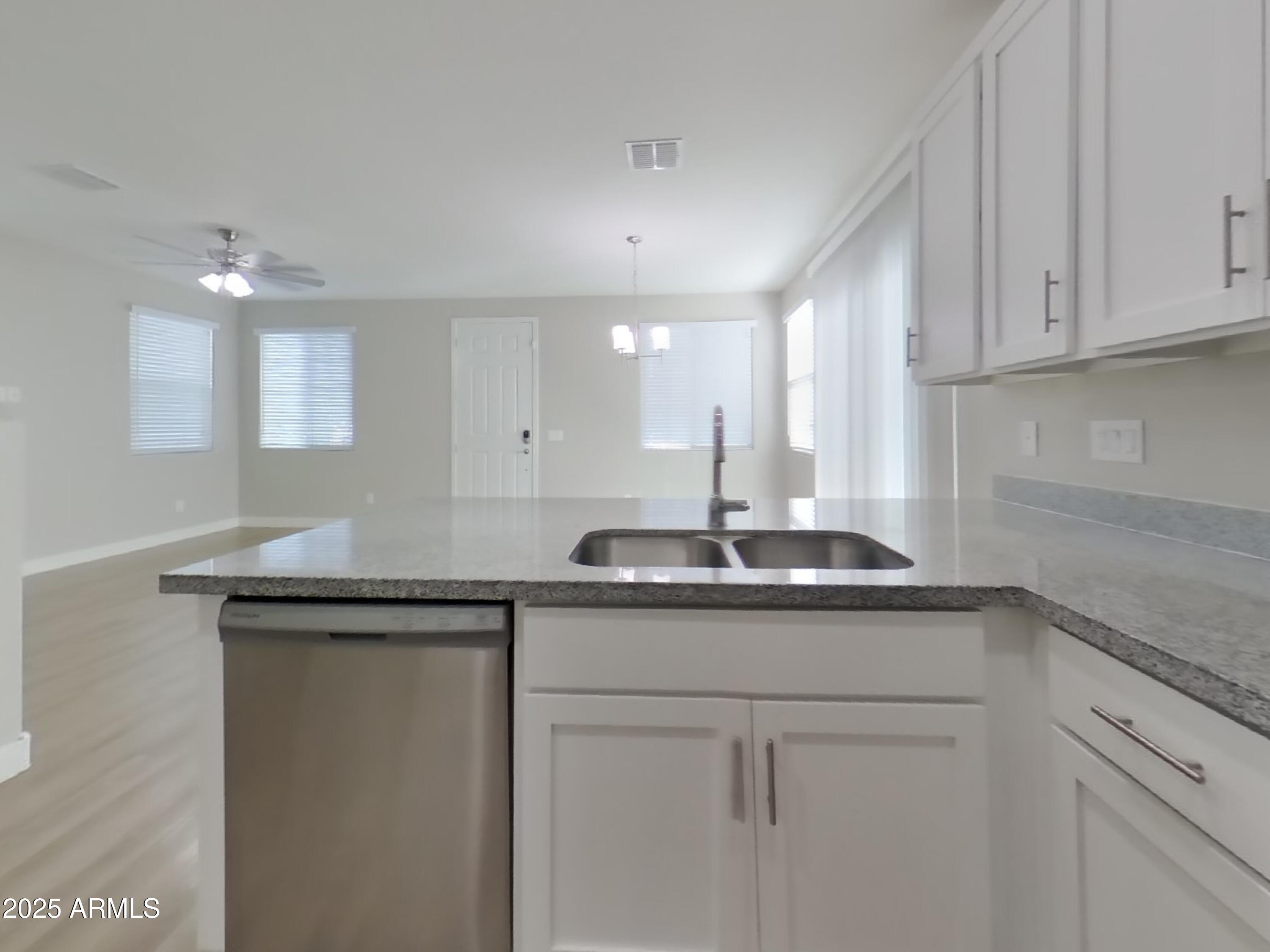 2929 North 28th Street, Unit 3 Phoenix, AZ 85016 - Photo 4 of 17 3_Image_dazIr2eSFV