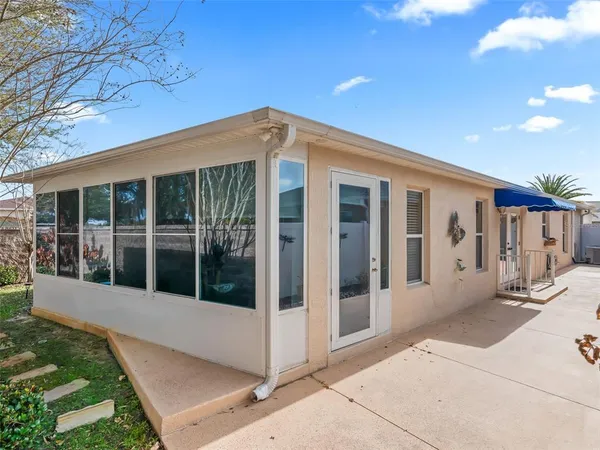a view of a house with backyard