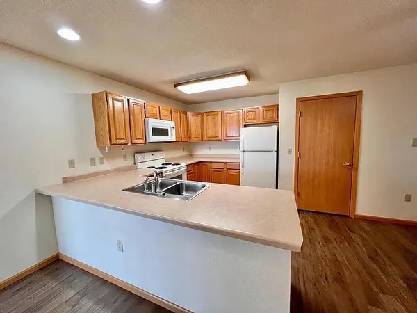 $1,695 | 901 Dominion Drive, Unit 208, Hudson, WI 54016