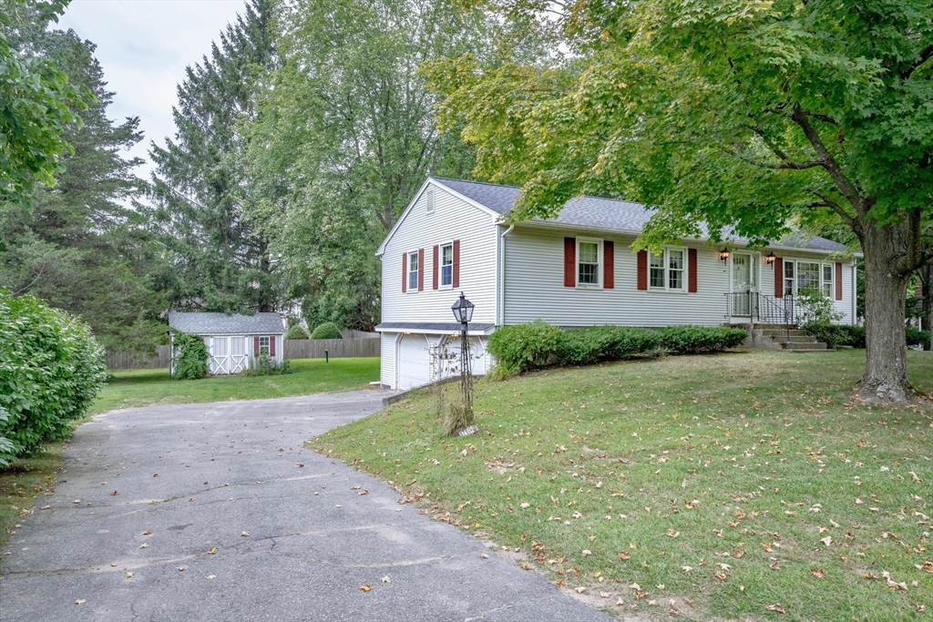 111 Susan Drive Westfield, MA 01085 - Photo 3 of 39
