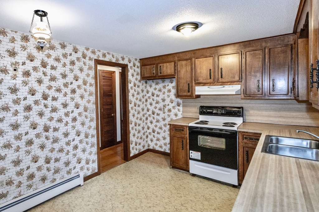 111 Susan Drive Westfield, MA 01085 - Photo 5 of 39
