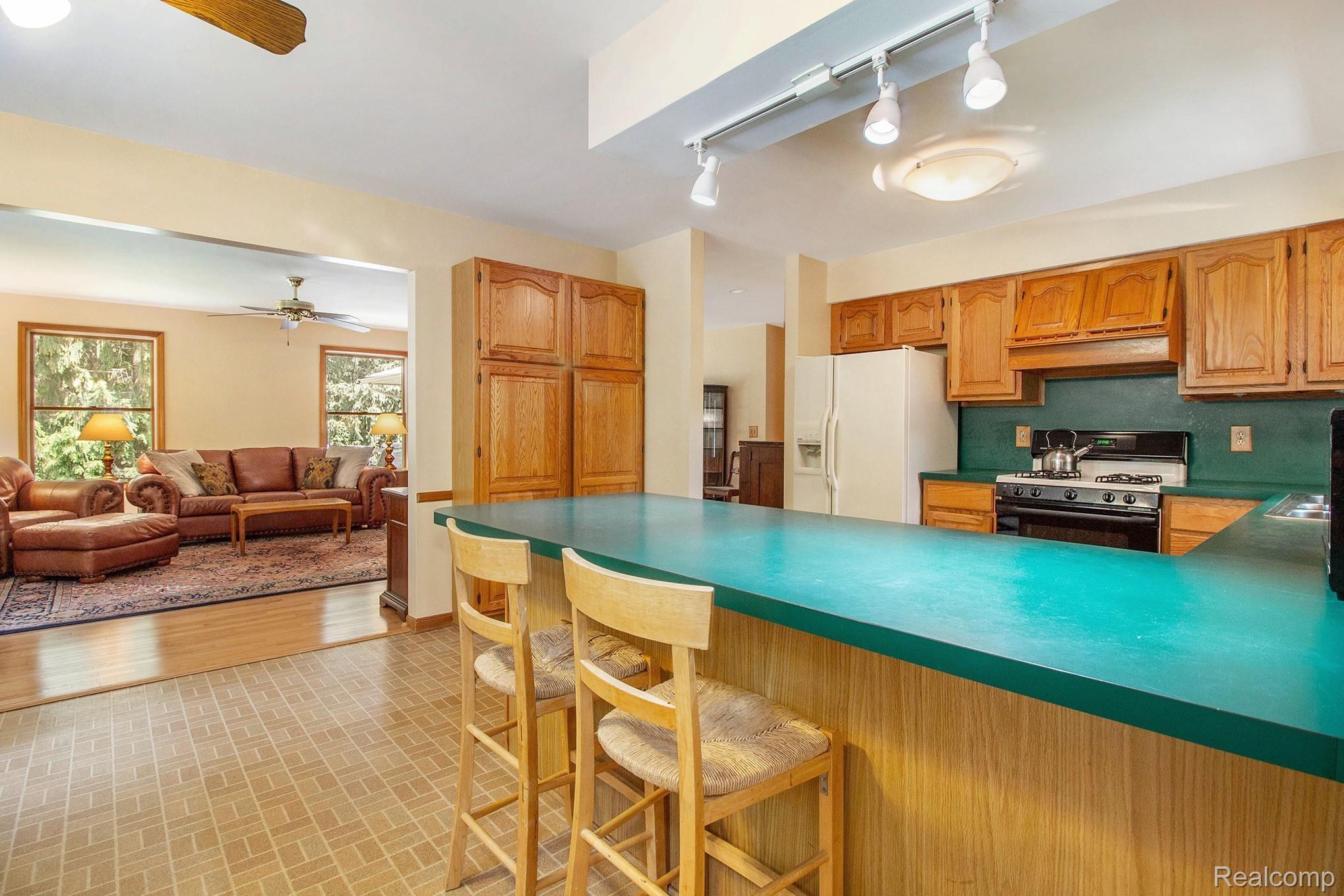 13171 Dunham Road Hartland, MI 48353 - Photo 6 of 61 Kitchen view towards living room