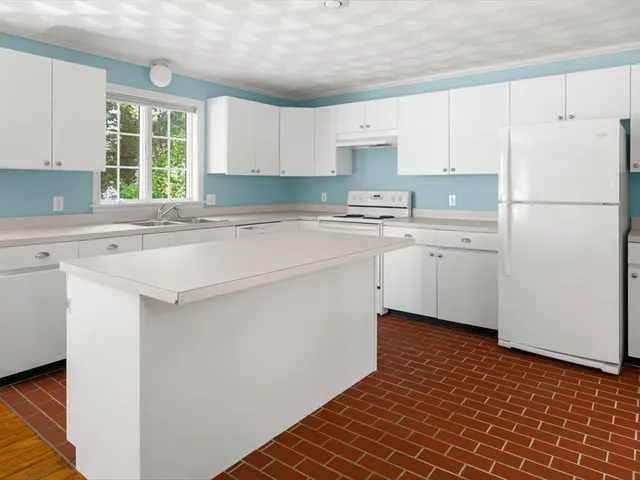 $1,325,000 | 46 North Road, Jamestown, RI 02835