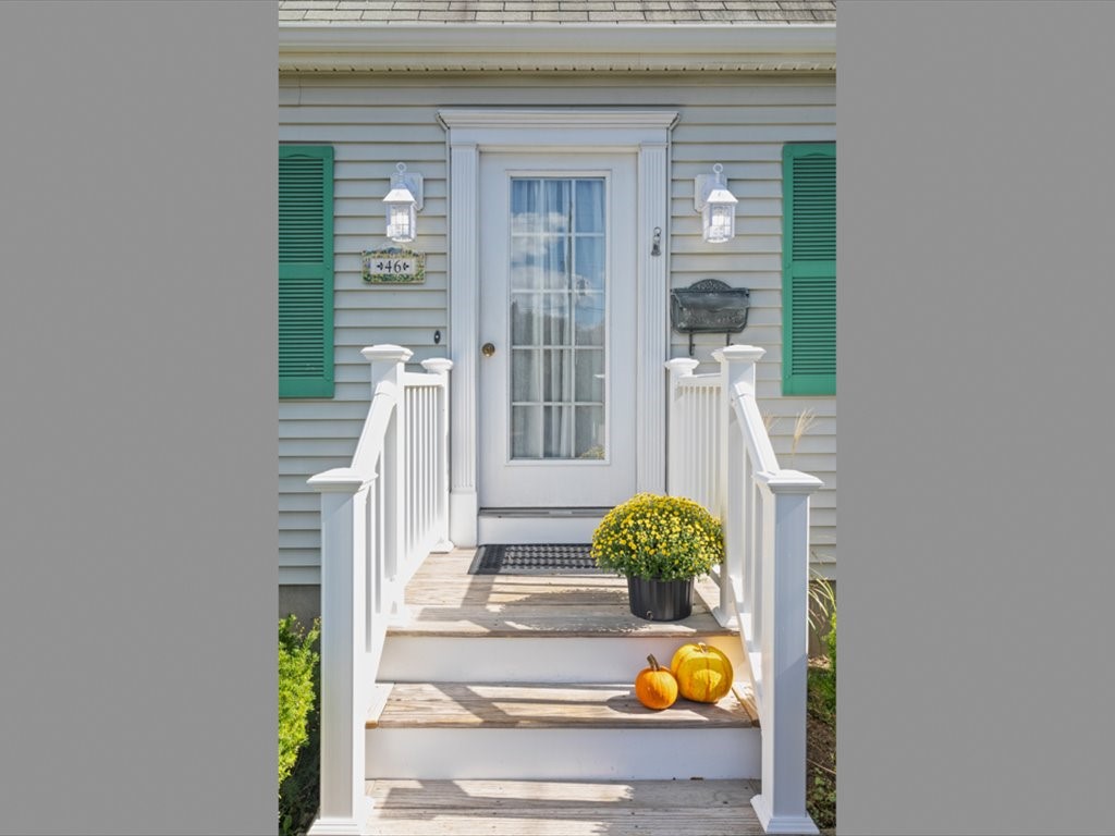 46 North Road Jamestown, RI 02835 - Photo 2 of 28