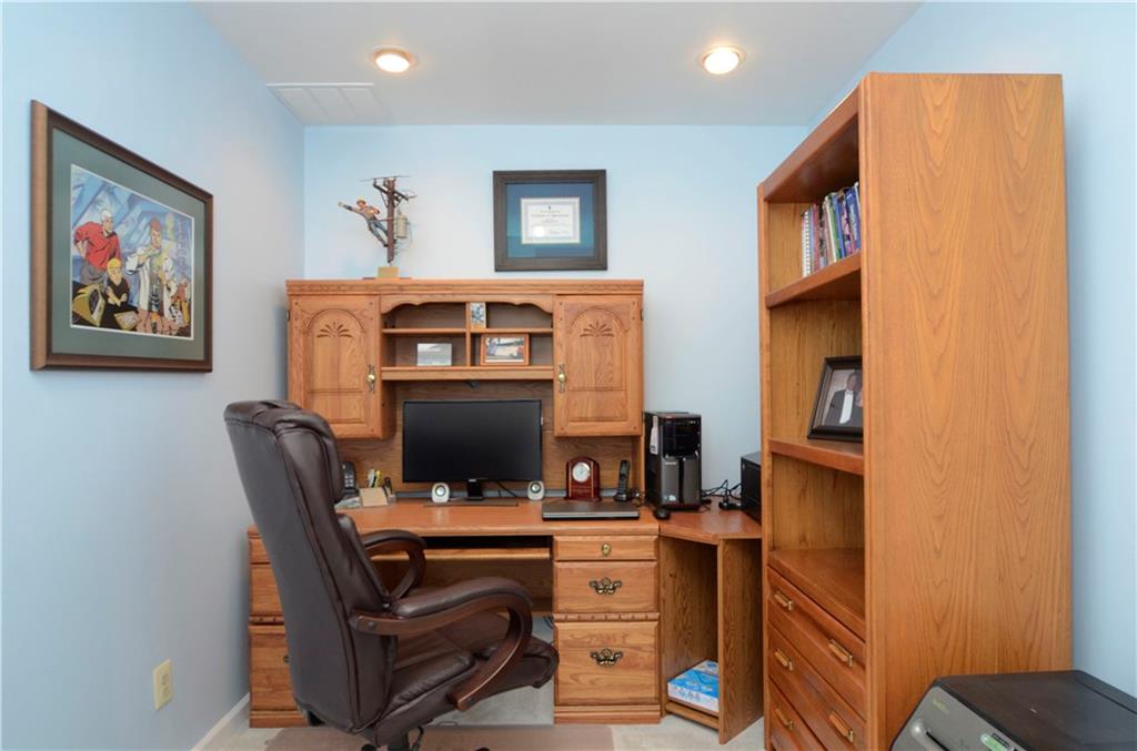 5004 Oak Point Drive McKees Rocks, PA 15136 - Photo 22 of 25