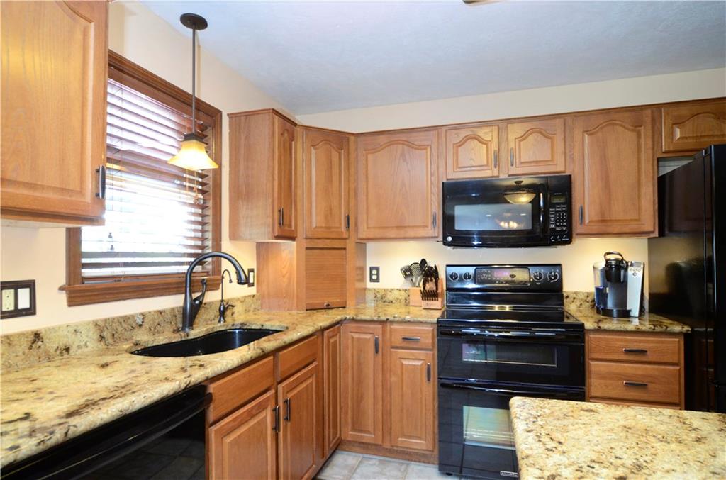 5004 Oak Point Drive McKees Rocks, PA 15136 - Photo 9 of 25