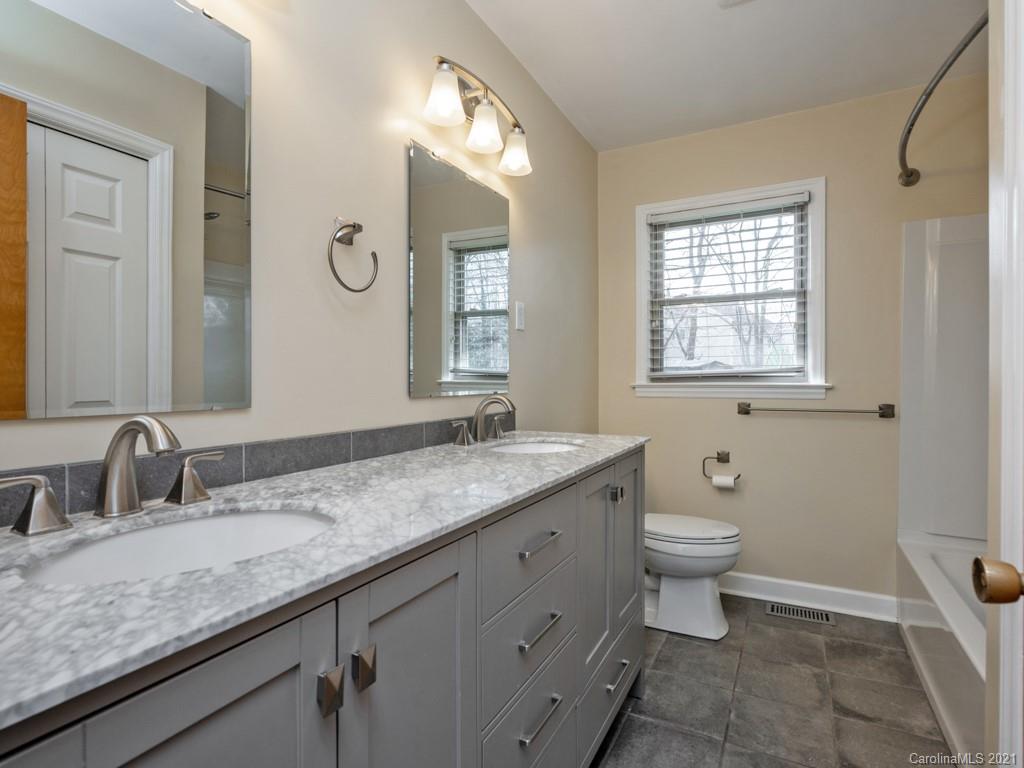 2525 Oakdale Road Charlotte, NC 28216 - Photo 15 of 40