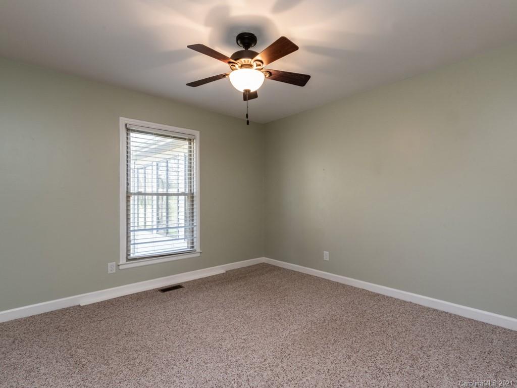 2525 Oakdale Road Charlotte, NC 28216 - Photo 16 of 40