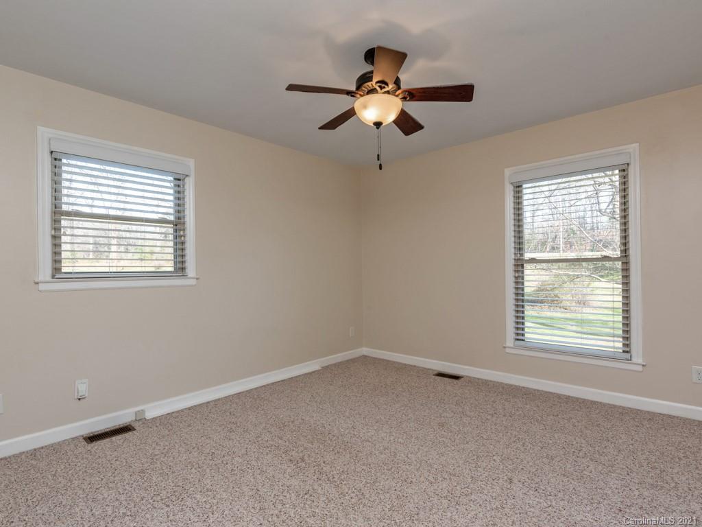 2525 Oakdale Road Charlotte, NC 28216 - Photo 17 of 40