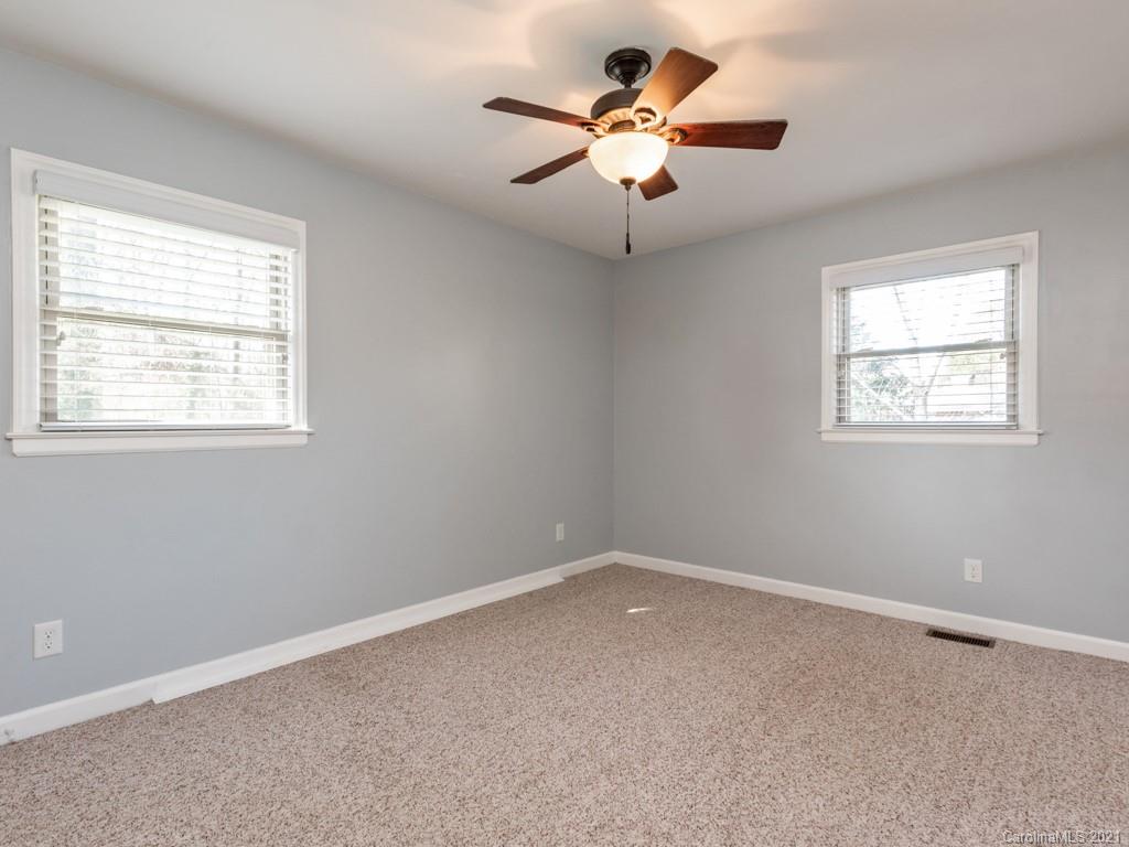 2525 Oakdale Road Charlotte, NC 28216 - Photo 18 of 40