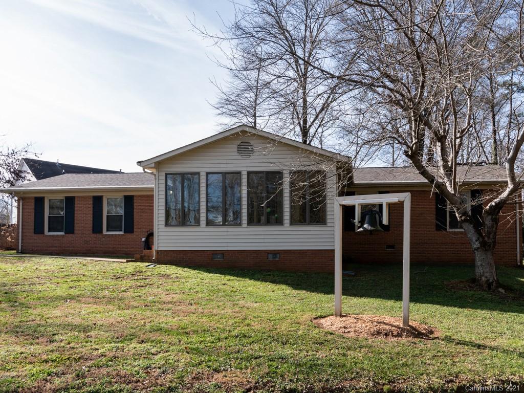 2525 Oakdale Road Charlotte, NC 28216 - Photo 27 of 40