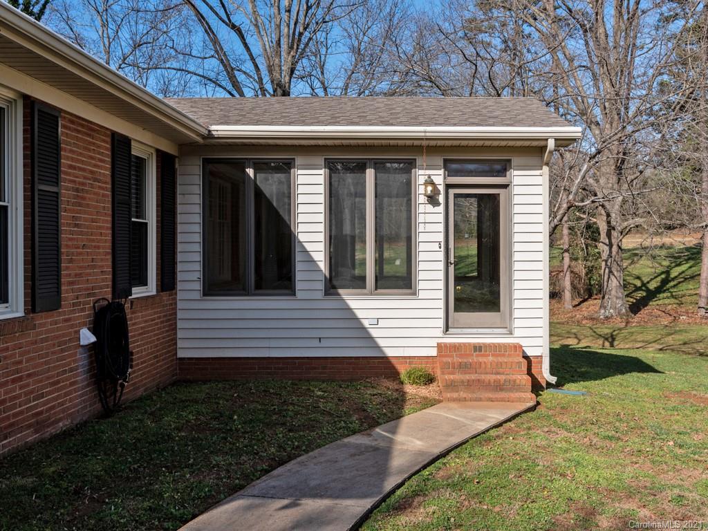 2525 Oakdale Road Charlotte, NC 28216 - Photo 29 of 40