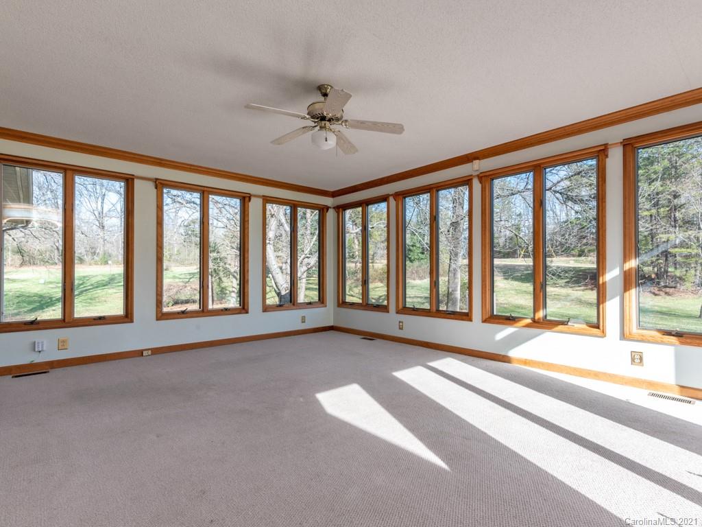 2525 Oakdale Road Charlotte, NC 28216 - Photo 4 of 40