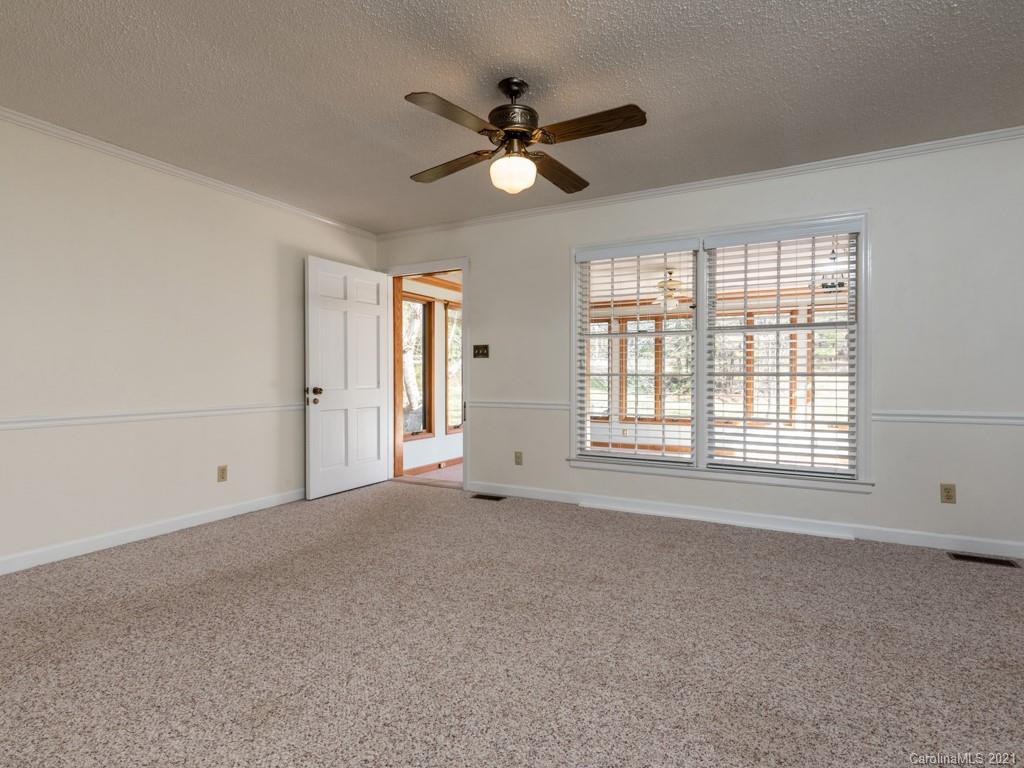 2525 Oakdale Road Charlotte, NC 28216 - Photo 9 of 40