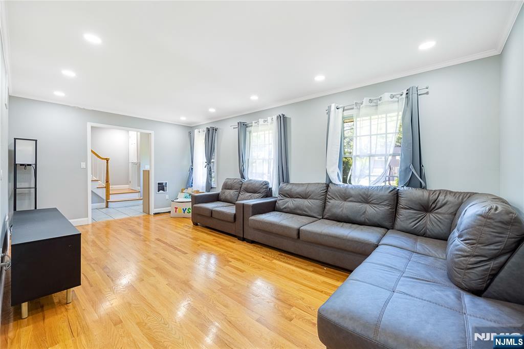 361 Walthery Avenue Ridgewood, NJ 07450 - Photo 8 of 28