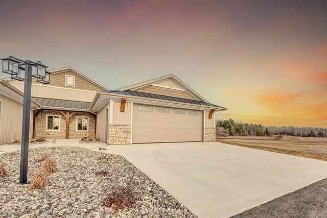 $399,900 | 2765 County Rd EE, Abrams, WI 54101