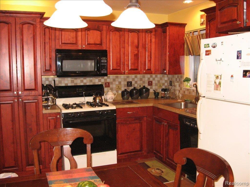 8530 Busch Street Center Line, MI 48015 - Photo 3 of 9 Busch011
