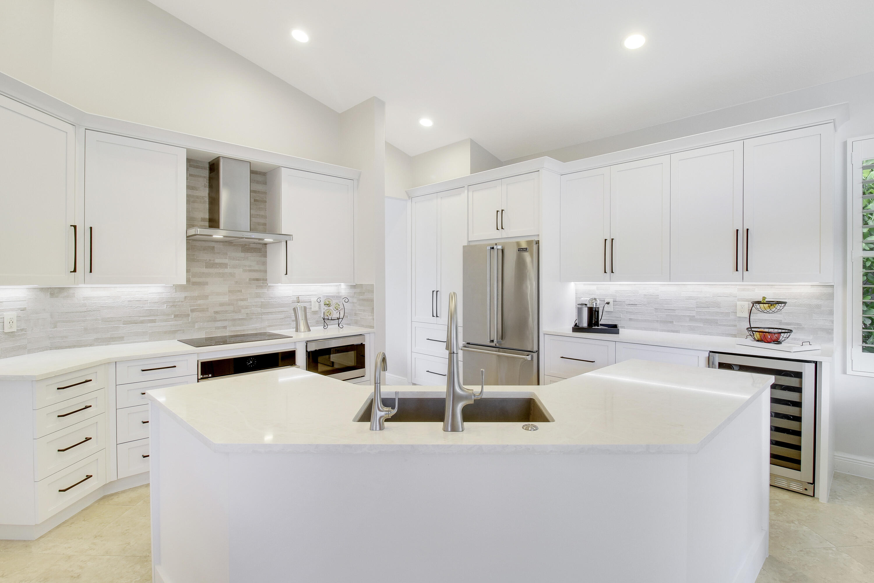 7606 La Corniche Circle Boca Raton, FL 33433 - Photo 18 of 49 Kitchen