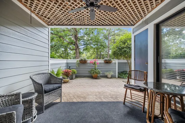 a view of a garden with flowers