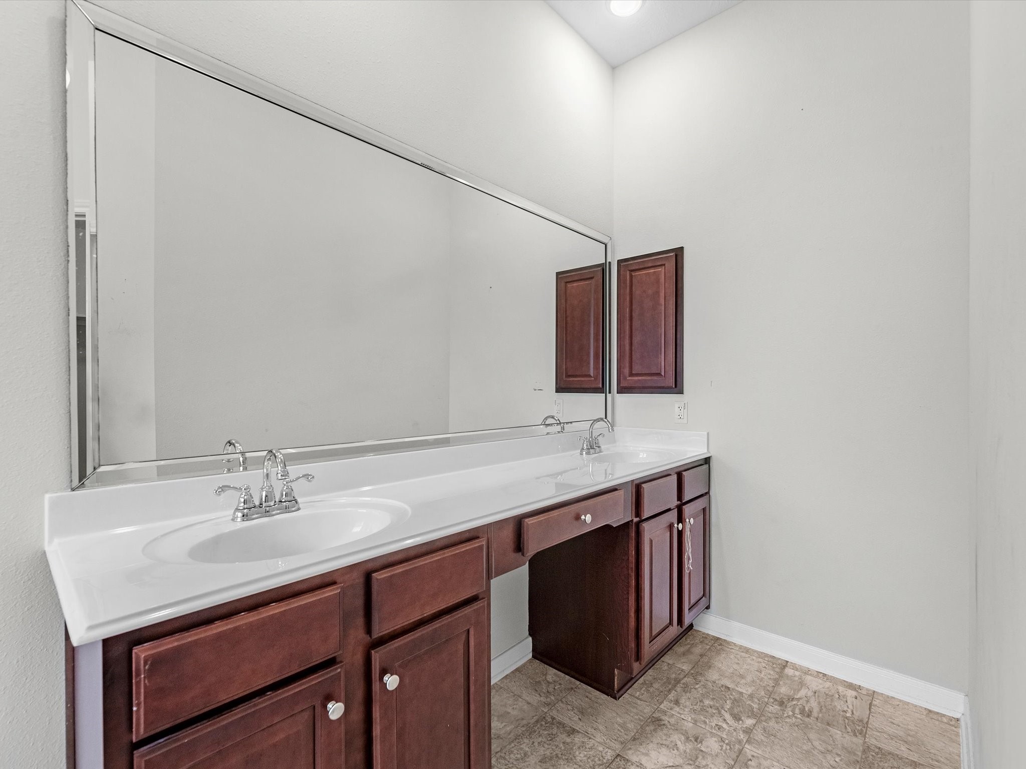 38 Palmero Way Manvel, TX 77578 - Photo 24 of 43 a sink and a mirror