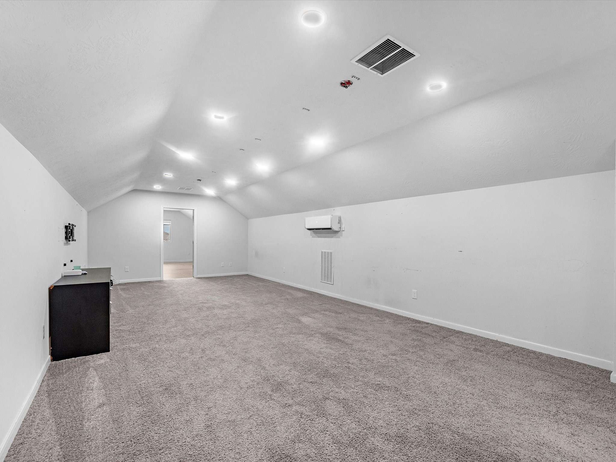 38 Palmero Way Manvel, TX 77578 - Photo 32 of 43 an empty room with kitchen and window