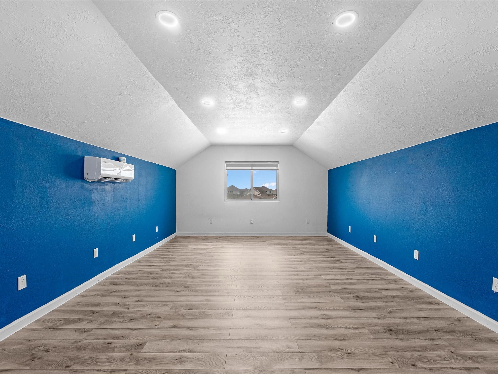 38 Palmero Way Manvel, TX 77578 - Photo 33 of 43 a view of an empty room with a window