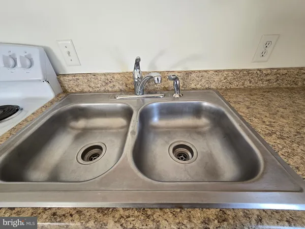 a view of utility room