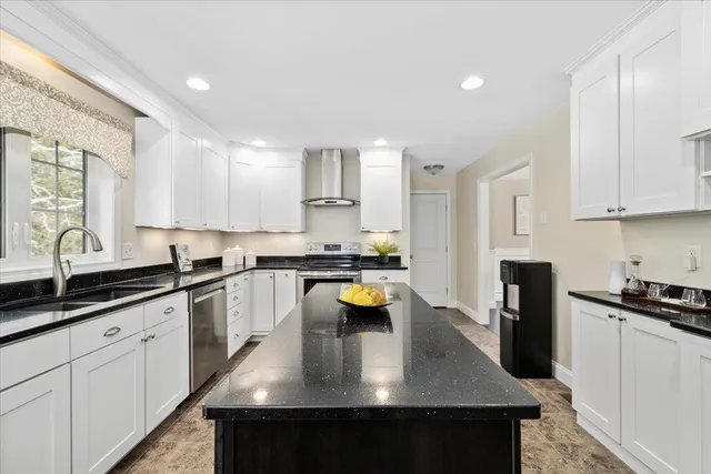 $799,000 | 10 Berlang Road, Londonderry, NH 03053