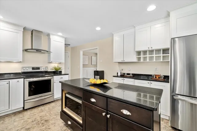 $799,000 | 10 Berlang Road, Londonderry, NH 03053