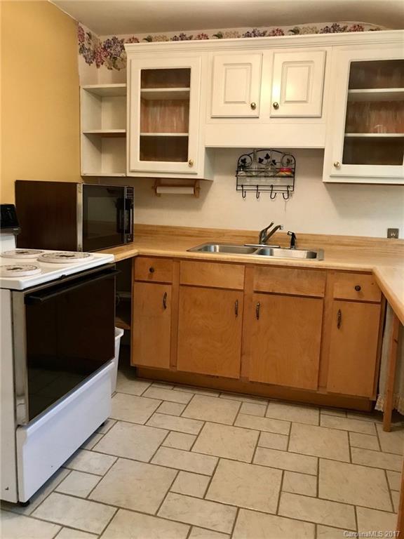 611 East Rutherford Street Landrum, SC 29356 - Photo 14 of 17 Gallery Image 14