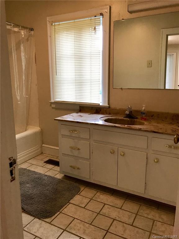 611 East Rutherford Street Landrum, SC 29356 - Photo 16 of 17 Gallery Image 16