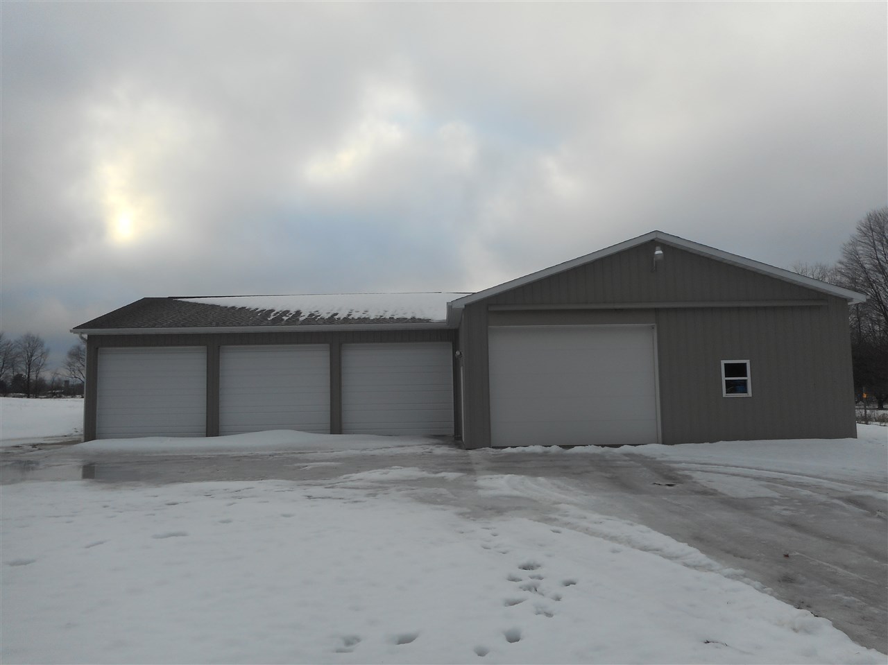 6260 Grant Road Farwell, MI 48622 - Photo 2 of 26 1827029-1.JPG