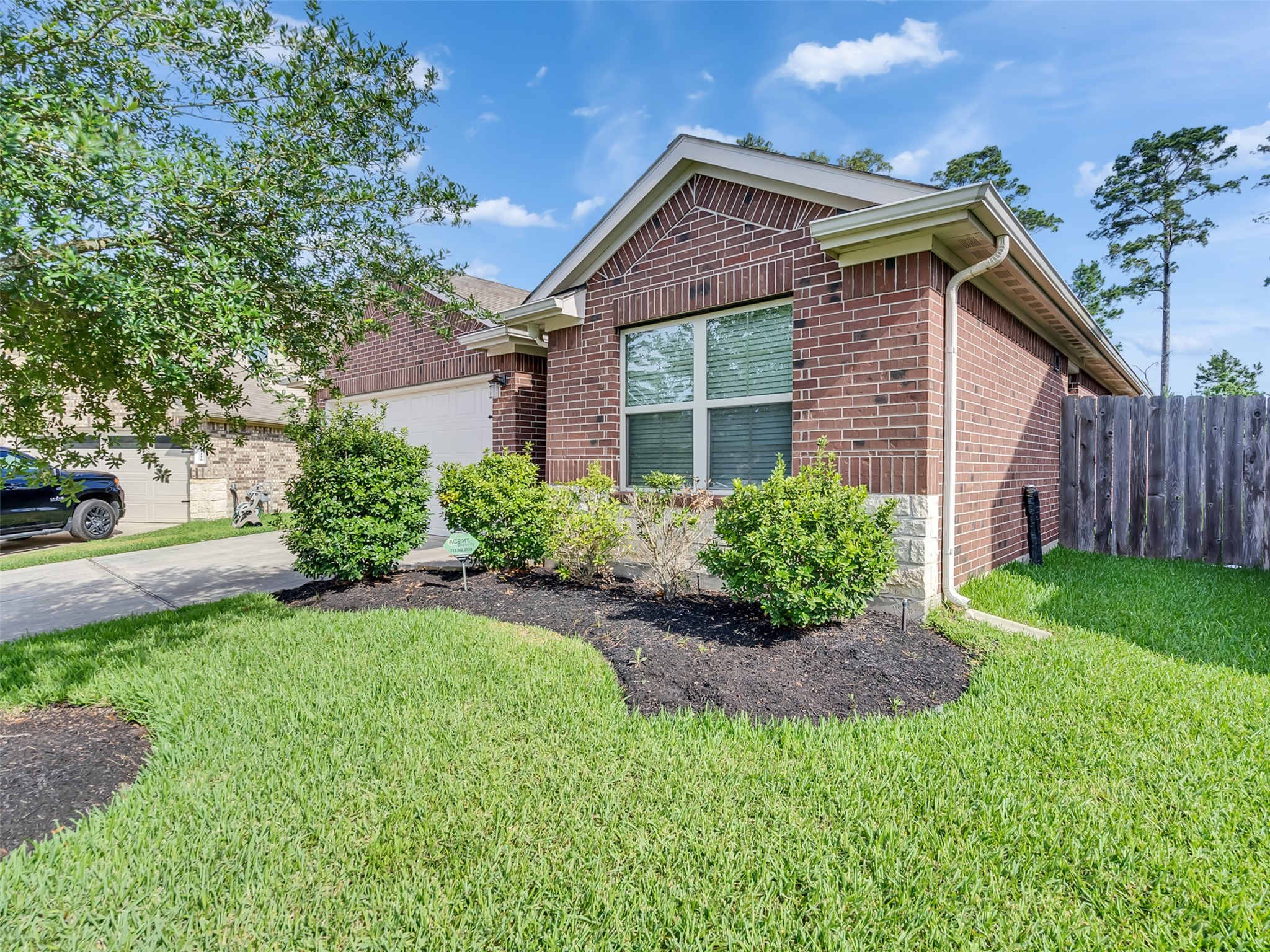 14106 Locke Point Court Conroe, TX 77384 - Photo 3 of 37