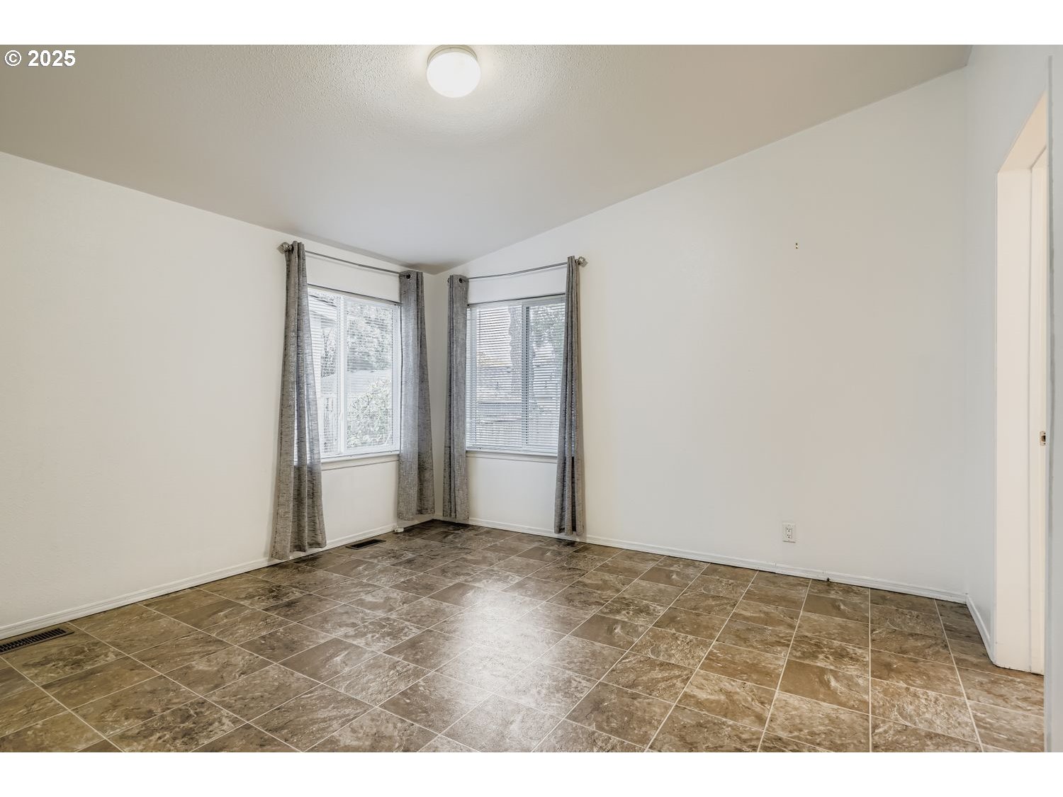 2111 Pippin Street Northeast Salem, OR 97305 - Photo 11 of 26 a view of an empty room and window
