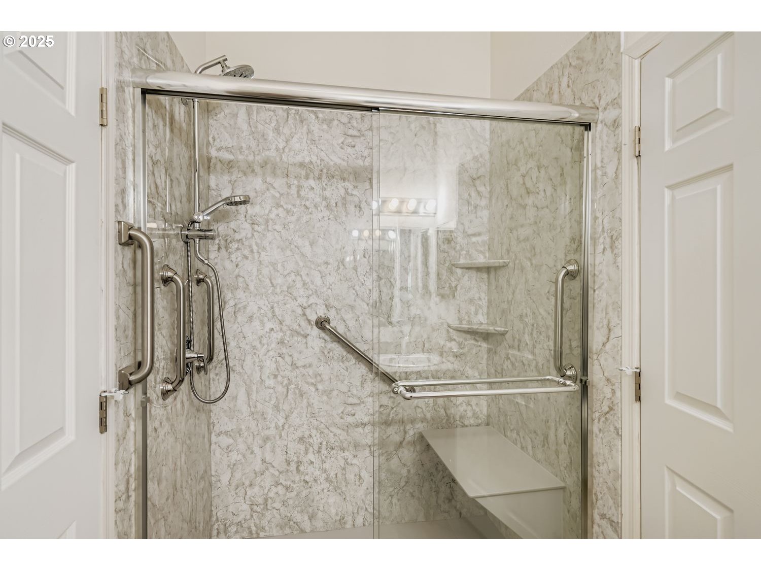 2111 Pippin Street Northeast Salem, OR 97305 - Photo 18 of 26 a bathroom with a shower