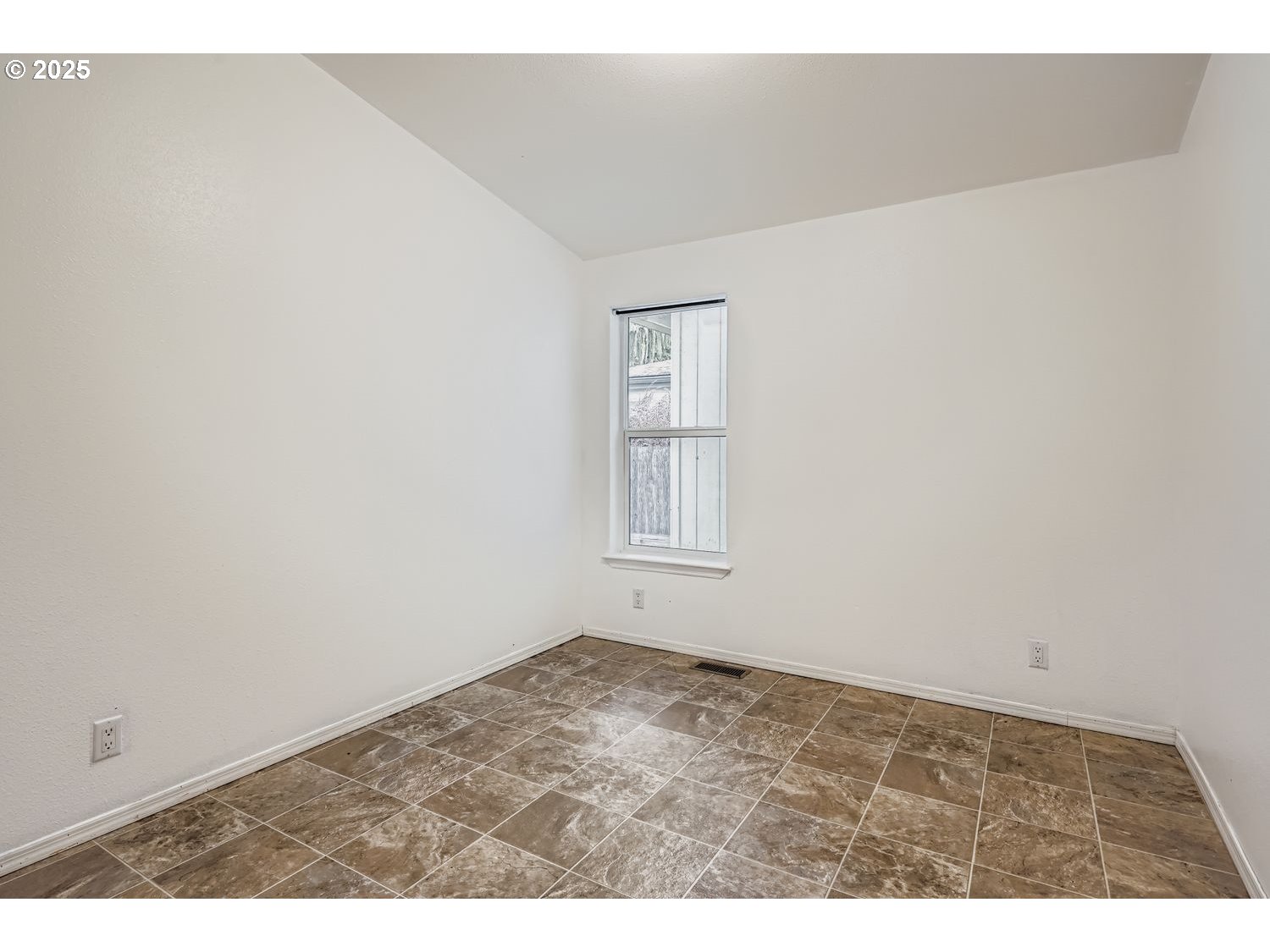 2111 Pippin Street Northeast Salem, OR 97305 - Photo 19 of 26 an empty room with an entryway