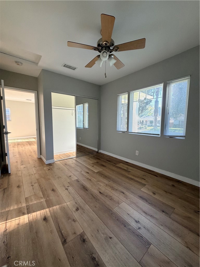 4033 Linwood Place Riverside, CA 92506 - Photo 9 of 12 Secondary Bedroom with mirrored closet doors