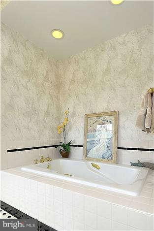 1130 South River Landing Road, Unit 1130 Edgewater, MD 21037 - Photo 16 of 29 Master Bath Spa Tub